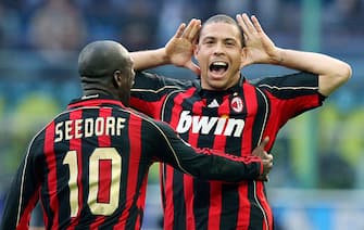 Milan, ITALY: AC Milan's forward Ronaldo of Brazil (R) is congratulated by his teammate Clarence Seedorf of the Netherlands after scoring a goal against Inter Milan during their italian serie A football match at San Siro stadium in Milan, 11 March 2007. AFP PHOTO / Paco SERINELLI (Photo credit should read PACO SERINELLI/AFP via Getty Images)