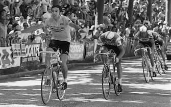 Belgian Eddy Merckx raises his arms in victory as he beats to the finish line Frenchmen Mariano Martinez, Raymond Poulidor and Spaniard Gonzalo Aja (from L) at the end of the 10th stage of the Tour de France, between Aspro-Gaillard and Aix-les-Bains 07 July 1974. Merckx went on to win another four stages to finish with a record-tying eight victories and his fifth Tour de France. (Photo by STAFF / AFP) (Photo by STAFF/AFP via Getty Images)