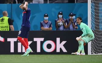 TOPSHOT - France's forward Kylian Mbappe (L) reacts to his miss as Switzerland's goalkeeper Yann Sommer celebrates his save during the UEFA EURO 2020 round of 16 football match between France and Switzerland at the National Arena in Bucharest on June 28, 2021. (Photo by FRANCK FIFE / POOL / AFP) (Photo by FRANCK FIFE/POOL/AFP via Getty Images)