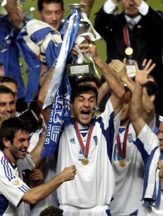Greek player Traianos Dellas lifts the trophy after the team won the Euro 2004 final between Portugal and Greece at Luz stadium in Lisbon on Sunday, 04 July 2004.
ANSA/OLIVER BERG
