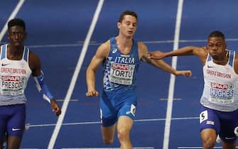 epa06933843 Zharnel Hughes (R) of Great Britain wins the men's 100m final at the Athletics 2018 European Championships in Berlin, Germany, 07 August 2018. Reece Prescod (L) of Great Britain placed second and Filippo Tortu of Italy 5th.  EPA/FILIP SINGER