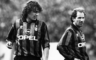 Paolo Maldini e Franco Baresi ©lapresse
archivio storico
sport
calcio
Milano 1996
Paolo Maldini e Franco Baresi
nella foto: Paolo Maldini e Franco Baresi.
BUSTA 4907
