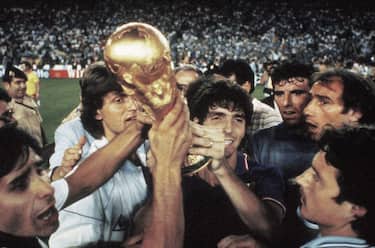 Bruno Conti, Giancarlo Antognoni, Paolo Rossi, Dino Zoff, Francesco Graziani and Franco Selvaggi of Italy celebrate with trophy after winning the Final FIFA World Cup Spain 1982 match between Italy and Germany at Estadio Santiago BernabÃ©uon July 11, 1982 in Madrid, Spain. (Photo by Alessandro Sabattini/Getty Images)
