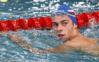 epa03484910 Gregorio Paltrinieri of Italy reacts after winning the men's 1,500m Freestyle race during the European Short Course Swimming Championships in Chartres, France, 24 November 2012.  EPA/IAN LANGSDON