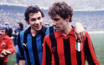 Giuseppe Baresi of FC Internazionale embraces his brother Franco Baresi of  AC Milan during the Serie A match between FC Internazionale and AC Milan at stadio Giuseppe Meazza 1979-80 in Milan, Italy. (Photo by Alessandro Sabattini/Getty Images)