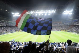 Inter Milan's  supporters celebrate at San Siro stadium in Milan after their team's victory against Bayern Munich in the UEFA Champions league final football match on May 23, 2010.  Inter beat Bayern Munich 2-0 to add the European title to their Serie A and domestic cup triumphs allowing Inter Milan's Portuguese coach Jose Mourinho to become just the third coach to win the continental crown with two different teams.    AFP PHOTO DAMIEN MEYER (Photo credit should read DAMIEN MEYER/AFP via Getty Images)