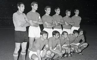La formazione italiana prima dell'incontro Italia - Jugoslavia durante gli Europei di Calcio a Roma il 10 giugno 1968.
ANSA/OLDPIX