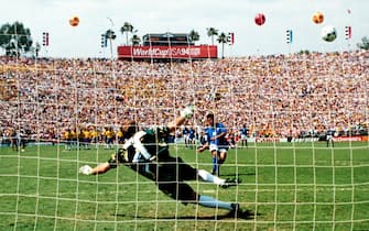 Roberto Baggio sbaglia il rigore nella finale dei Mondiali di Usa 1994