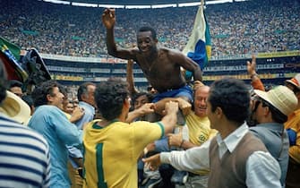 Edson Arantes Do Nascimento Pele of Brazil celebrates the victory after winnings the 1970 World Cup in Mexico match between Brazil and Italy at Estadio Azteca on 21 June in CittÃ  del Messico. Mexico (Photo by Alessandro Sabattini/Getty Images)