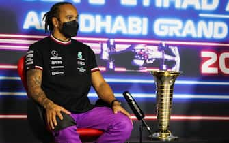 Lewis Hamilton in conferenza stampa alla vigilia dell'ultimo Gp del 2021 ad Abu Dhabi