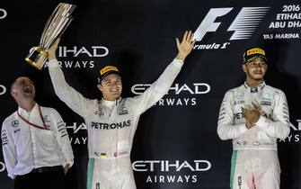 Lewis Hamilton applaude Nico Rosberg