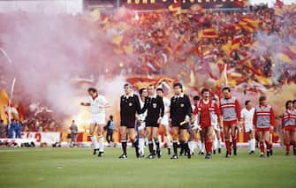 ROME, ITALY - MAY 30:  Liverpool captain Graeme Souness leads his team out before the 1984 European Cup Final between AS Roma and Liverpool, Liverpool winning on penalties after a 1-1 draw aet, at the Olympic Stadium, on May 30, 1984 in Rome, Italy. (Photo by David Cannon/Allsport/Getty Images)
