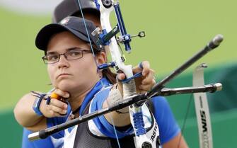 epa05462239 Lucilla Boari of Italy takes aim during the women's team Quarterfinal competition between Italy and China of the Rio 2016 Olympic Games Archery events at the Sambodromo in Rio de Janeiro, Brazil, 07 August 2016.  EPA/DIEGO AZUBEL
