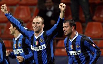 Milan, ITALY: Inter Milan's midfielder Esteban Cambiasso (C) is congratulated by his teammates (from L) Nicolas Burdisso, Javier Zanetti and Dejan Stankovic after scoring a goal against Valencia during their first knockout Champions League football match, at San Siro stadium, in Milan, 21 February 2007. AFP PHOTO/PACO SERINELLI (Photo credit should read PACO SERINELLI/AFP via Getty Images)