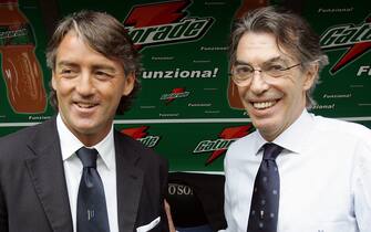 CALCIO: INTER - TORINO 20070527 - MILANO - SPR - CALCIO: INTER - TORINO.Il presidente dell'Inter Massimo Moratti (d) in panchina con l'allenatore Roberto Mancini. DANIEL DAL ZENNARO/DAZ/ANSA