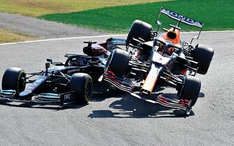 L'incidente tra Max Verstappen e Lewis Hamilton durante il Gp di Monza del 2021