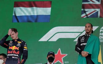 Max Verstappen e Lewis Hamilton sul podio in Brasile