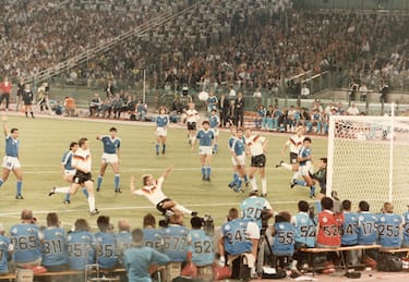 ROME - JULY 8:  Game action during the 1990 FIFA World Cup Final between West Germany and Argentina at Stadio Olimpico on July 8, 1990 in Rome, Italy. (Photo by Robert Riger/Getty Images)