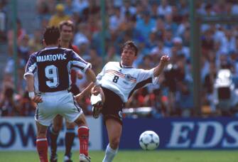 ©Archivio/Lapresse
10-06-1990 Milano, Italia
Calcio - Nazionale Germania - Yugoslavia
Campionati del Mondo di calcio Italia 1990 
Nella foto : LOTHAR MATTHEUS e PEDRAG MIJATOVIC .