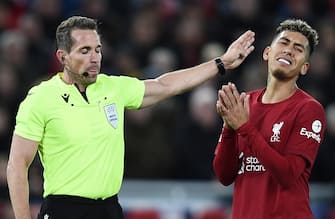 epa10280191 Referee Tobias Stieler (L) and Liverpool's Roberto Firmino (R) react during the UEFA Champions League group A soccer match between Liverpool FC and SSC Napoli in Liverpool, Britain, 01 November 2022.  EPA/PETER POWELL