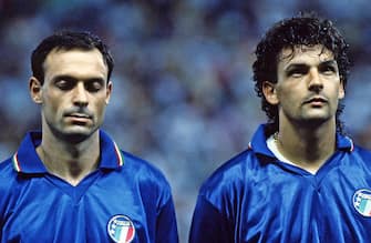 1990 Salvatore Schillaci and Roberto Baggio of Italy look on, Italy.  (Photo by Alessandro Sabattini/Getty Images)