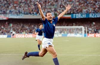 Italian forward Salvatore Schillaci exults after scoring his team's first goal during the World Cup semifinal soccer match between Italy and Argentina 03 July 1990 in Naples. 
Argentina and Italy played to a 1-1 tie but Argentina advanced to the finals with a 4-3 victory on penalty kicks dashing the hopes of Italian fans of a World Cup victory by their team on home soil.   / AFP PHOTO / DANIEL GARCIA        (Photo credit should read DANIEL GARCIA/AFP via Getty Images)