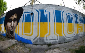 BUENOS AIRES, ARGENTINA - NOVEMBER 15: View of a mural dedicated to Diego Maradona in the surroundings of the Alberto J Armando Stadium before a match between Boca Juniors and Talleres as part of the third round of Copa Liga Profesional 2020 at Estadio Alberto J. Armando on November 15, 2020 in Buenos Aires, Argentina. (Photo by Marcelo Endelli/Getty Images)