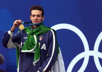 20 Sep 2000:  Domenico Fioravanti of Italy celebrates with his gold medal after victory in the Mens 200m Breaststroke Final  during the Sydney 2000 Olympic Games at the Aquatic Centre, Olympic Park, Sydney, Australia. DIGITAL IMAGE. Mandatory Credit: Jamie Squire/ALLSPORT