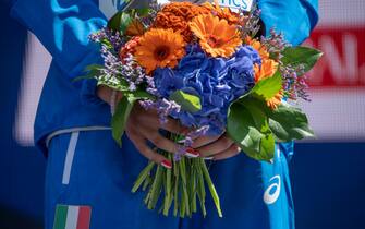 Atleta 11 August 2018, Germany, Berlin: Athletics, European Championships Award Ceremony on the European Mile at Breitscheidplatz: 20 km walking, women: Bronze winner Antonella Palmisano from Italy stands on the podium with fingernails painted in her national colours. Photo: Bernd Thissen/dpa