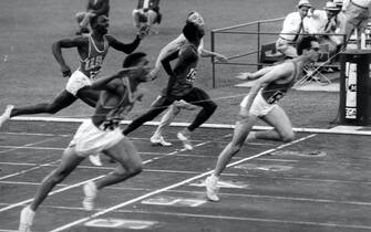Corsa L'atleta Livio Berruti vince nella finale dei 200 metri alle Olimpiadi del 1960 a Roma. ANSA/ARCHIVIO