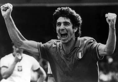 Addio a Paolo Rossi, la leggenda del Mondiale '82. LA FOTOSTORIA