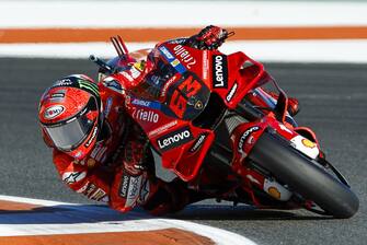 epa10285705 Italian MotoGP rider Francesco Bagnaia during a free training session at Ricardo Tormo Circuit in Cheste, Valencia, Spain, 04 November 2022. The Motorcycling Grand Prix of Valencia, the last Grand Prix of the season, takes place on 06 November 2022.  EPA/BIEL ALINO