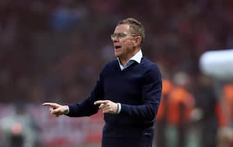 BERLIN, GERMANY - MAY 25: Ralf Rangnick, Manager of RB Leipzig gives his team instructions  during the DFB Cup final between RB Leipzig and Bayern Muenchen at Olympiastadion on May 25, 2019 in Berlin, Germany. (Photo by Alex Grimm/Bongarts/Getty Images)