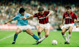 NAPLES, ITALY - OCTOBER 21: Napoli player Diego Maradona (l) challenges Carlo Ancelotti of AC Milan during an Italian League match on October 21, 1990 in Naples, Italy. (Photo by Simon Bruty/Allsport/Getty Images)