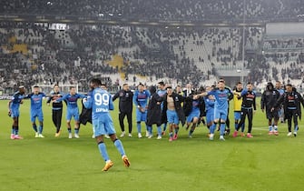 TURIN, ITALY - APRIL 23: Napoli players celebrate at the end of the Italian Serie A football match between Juventus and Napoli at the Allianz Stadium in Turin, Italy, on April 23, 2023. Napoli defeated Juventus 1-0. (Photo by Riccardo De Luca/Anadolu Agency via Getty Images)