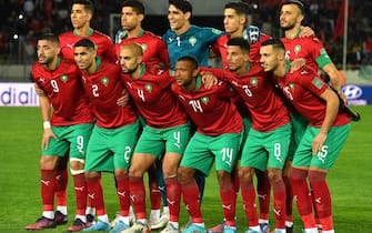 epa09859464 Players of Morocco line up for the FIFA World Cup 2022 African Qualifiers soccer match between Morocco and DR Congo in Casablanca, Morocco, 29 March 2022.  EPA/JALAL MORCHIDI