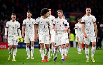 CARDIFF, UNITED KINGDOM - NOVEMBER 16 :  Axel Witsel midfielder of Belgium & Kevin De Bruyne forward of Belgium during the FIFA World Cup Qatar 2022 Qualifiers Round Group E Match between Wales and Belgium on November 16, 2021 in Cardiff, United Kingdom, 16/11/2021 ( Photo by Vincent Kalut / Photo News via Getty Images)