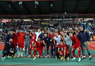 Serbia's national team celebrates after the UEFA Nations League soccer match between Serbia and Sweden at the Rajko Mitic Stadium in Belgrade, Serbia, Saturday, Sept. 24, 2022.