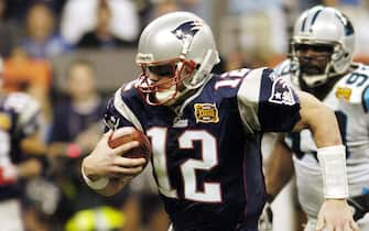 epa00127561 New England Patriots quarterback Tom Brady scrambles for a first down inside the 10 yard line setting up a first and goal in the second quarter of Super Bowl XXXVIII in Houston, Texas Sunday 01 February 2004.  EPA/RHONA WISE