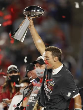 epa09721313 (FILE) - Tampa Bay Buccaneers quarterback Tom Brady celebrates with the Vince Lombardi Trophy after the Buccaneers deafeated the Kansas City Chiefs to win the National Football League Super Bowl LV at Raymond James Stadium in Tampa, Florida, USA, 07 February 2021 (reissued 29 January 2022). Tom Brady announced on 01 February 2022 that he will be retiring from American Football.  EPA/CJ GUNTHER *** Local Caption *** 56679954
