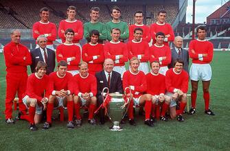 Jul 1968:  The Manchester United squad including George Best, Bobby Charlton, Nobby Stiles and Dennis Law line up with manager Matt Busby and the European Cup. United won the trophy after defeating Benfica at Wembley. \ Mandatory Credit: Allsport Hulton/Archive