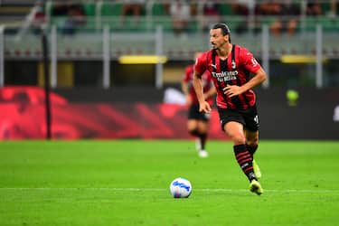 MILAN, ITALY - SEPTEMBER 12: (BILD OUT) Zlatan Ibrahimovic of AC Milan controls the ball during the Serie A match between AC Milan and SS Lazio at Stadio Giuseppe Meazza on September 12, 2021 in Milan, Italy. (Photo by Andrea Bruno Diodato/DeFodi Images via Getty Images)