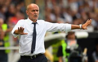 PARMA, ITALY - AUGUST 24: Giovanni Martusciello coach of Juventus gestures during the Serie A match between Parma Calcio and Juventus at Stadio Ennio Tardini on August 24, 2019 in Parma, Italy. (Photo by Alessandro Sabattini/Getty Images)