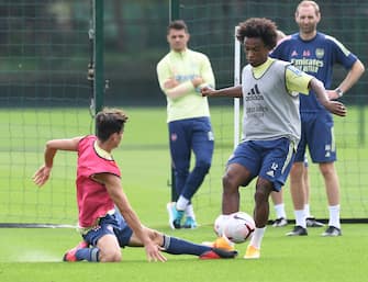 ST ALBANS, ENGLAND - SEPTEMBER 08: (L-R) Charlie Patino and Willian of Arsenal during a training session at London Colney on September 08, 2020 in St Albans, England. (Photo by Stuart MacFarlane/Arsenal FC via Getty Images)