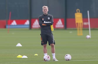 MANCHESTER, ENGLAND - SEPTEMBER 09: (EXCLUSIVE COVERAGE) Donny van de Beek of Manchester United in action during a first team training session at Aon Training Complex on September 09, 2020 in Manchester, England. (Photo by Matthew Peters/Manchester United via Getty Images)