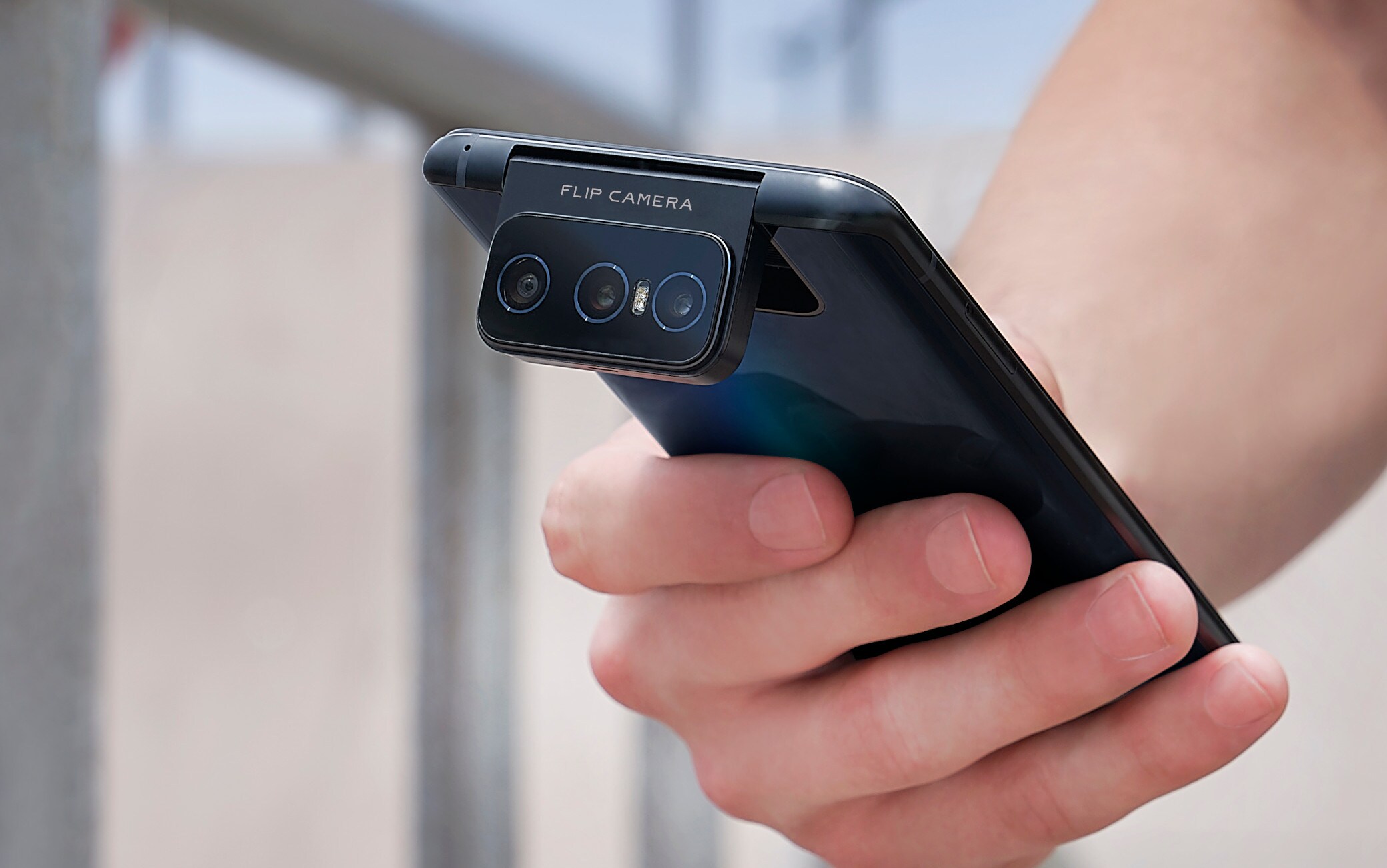 La Flip Camera della serie ZenFone 7 di Asus La Flip Camera della serie ZenFone 7 di Asus