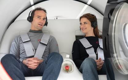 Il primo test passeggeri sul treno supersonico Hyperloop. VIDEO