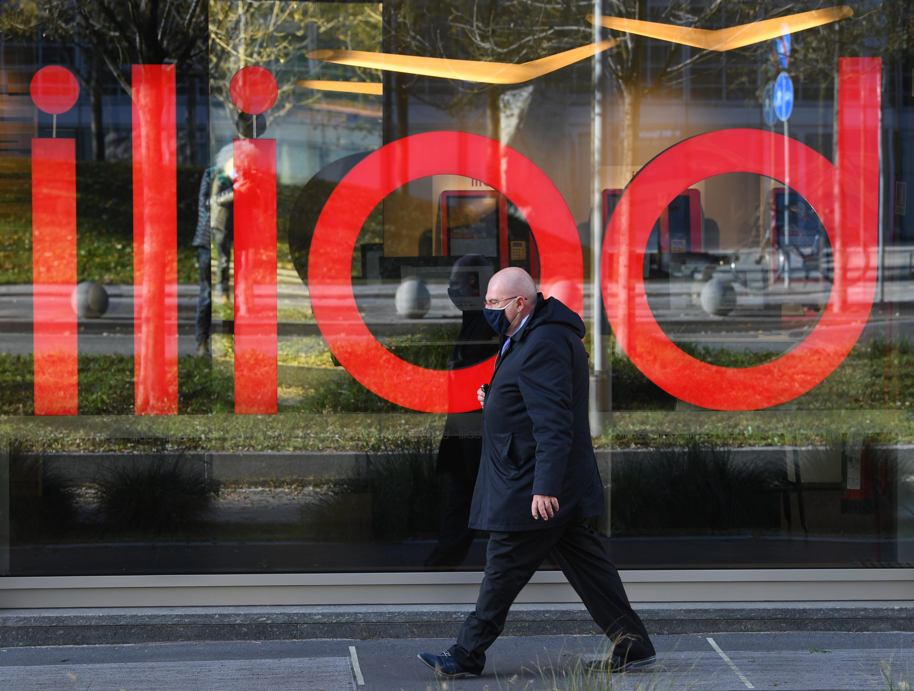 Vodafone rejects Iliad and Apax offer for Vodafone Italy
