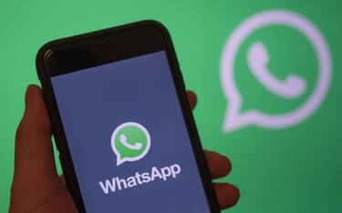 WhatsApp, si diffonde la truffa del codice a 6 cifre: come funziona