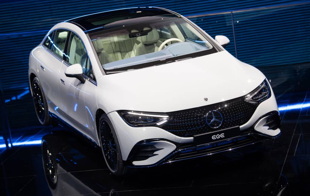 La nuova Mercedes EQE, prima berlina di lusso elettrica, al Salone dell'Auto di Monaco 2021